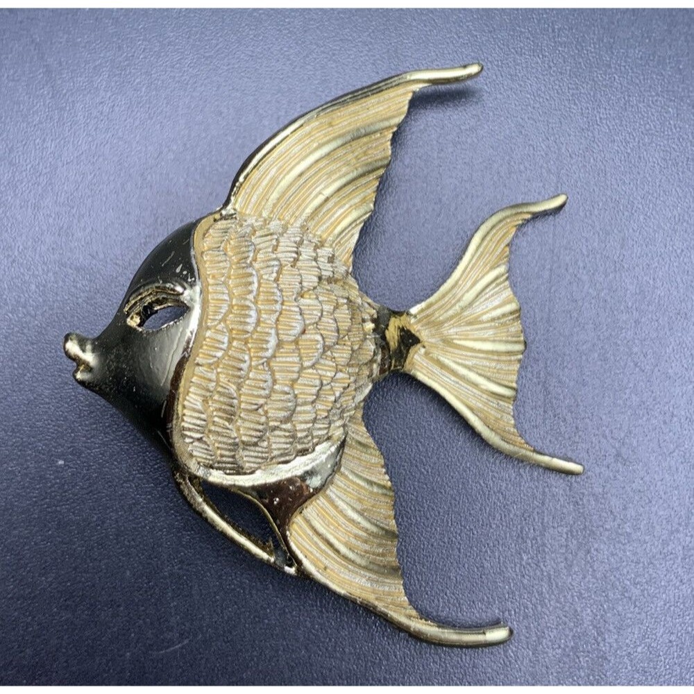 Angelfish Brooch Pin Matte Brushed Gold Tone Fish Nautical Figural Vintage